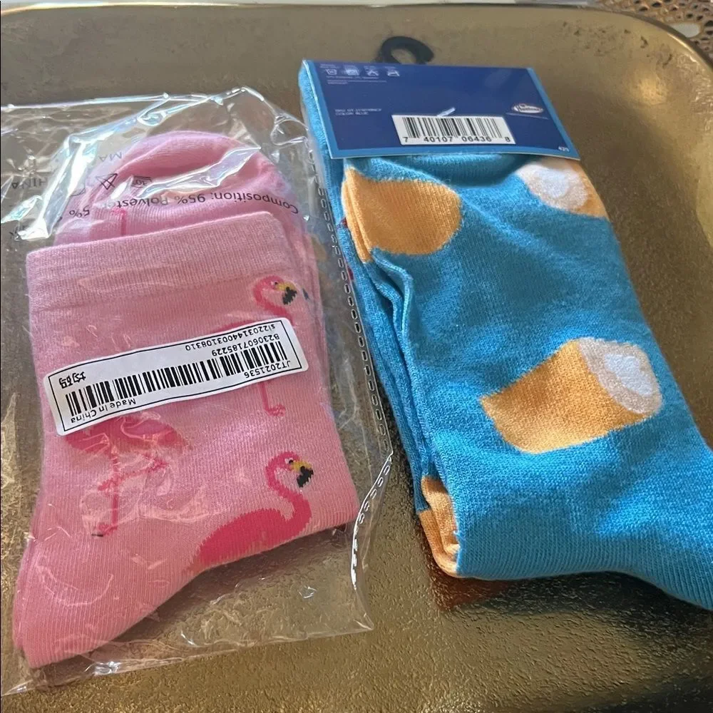 1183=** Hostess Twinkies & Flamingo Socks Set.